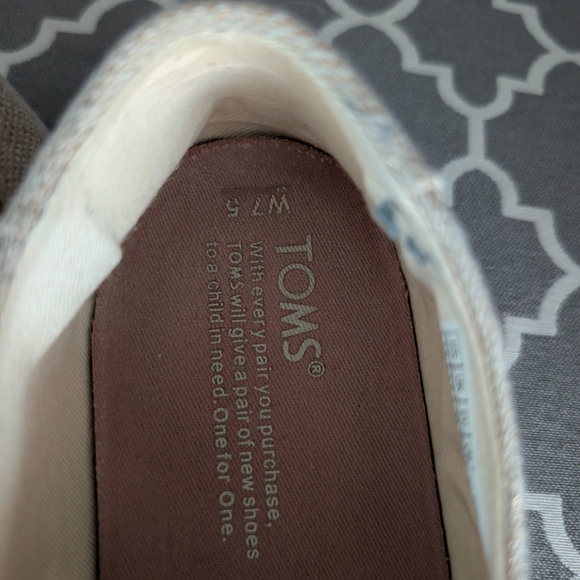 TOMS Women's Beige Textured Loafers - Picture 3 of 6